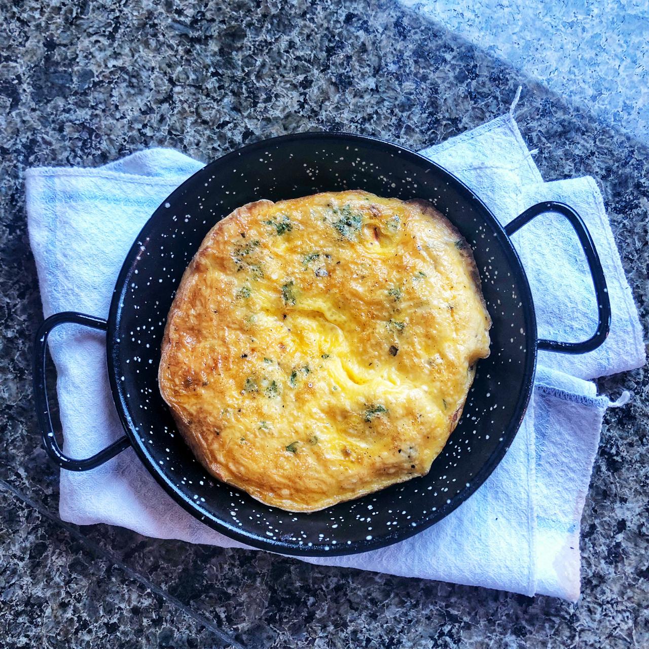 DIY Breakfast: Omelette con tomates asados y parmesano