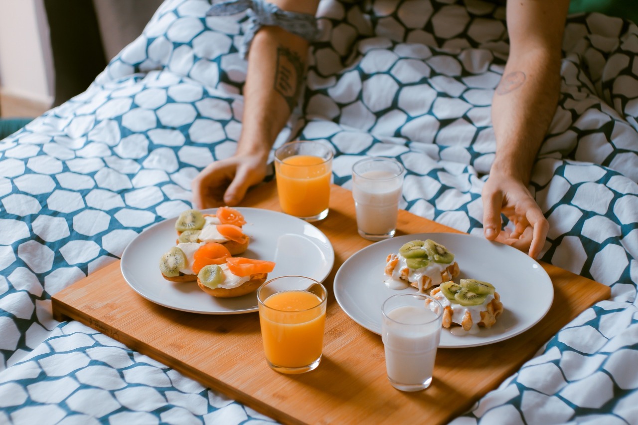 Cómo hacer un desayuno romántico con 4 recetas inolvidables